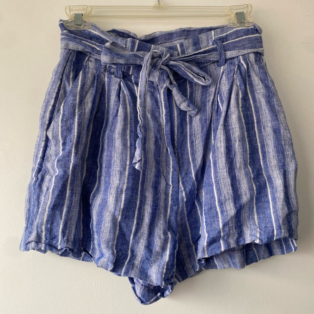 H&M flowy high waisted stripped shorts. Size 4